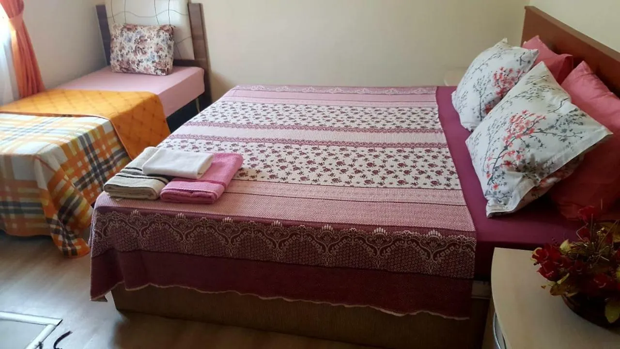 호스텔 Goekmavi Pansiyon Bodrum